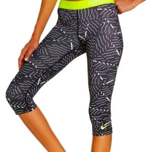 Nike Women’s Pro Cropped Leggings